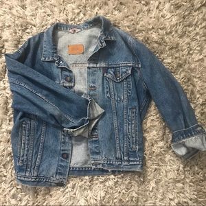 VINTAGE LEVIS Size Medium Denim Jean Jacket